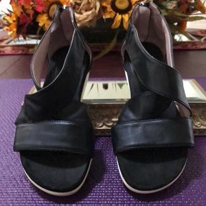 So comfortable Taryn Rose black sandals 7.5 M